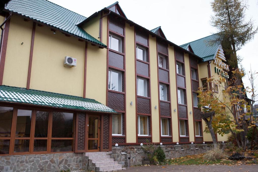 Ялинка Готель Vyshkiv ภายนอก รูปภาพ