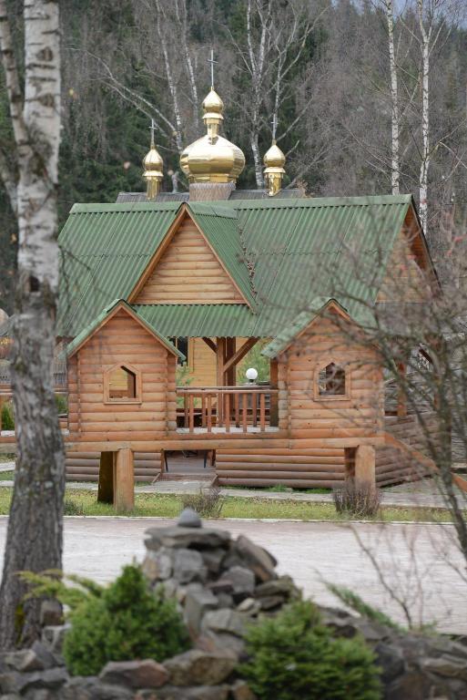 Ялинка Готель Vyshkiv ภายนอก รูปภาพ
