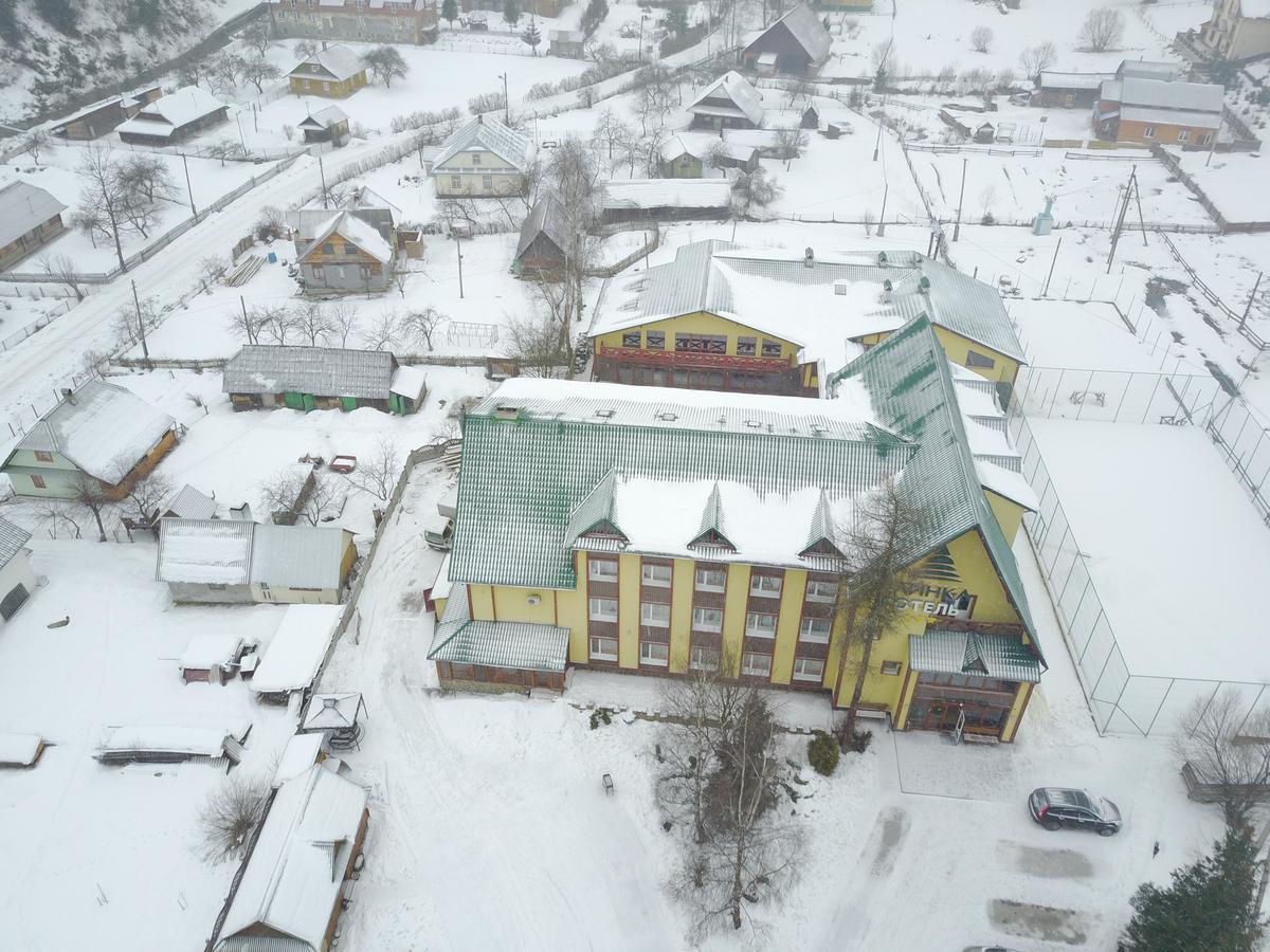 Ялинка Готель Vyshkiv ภายนอก รูปภาพ